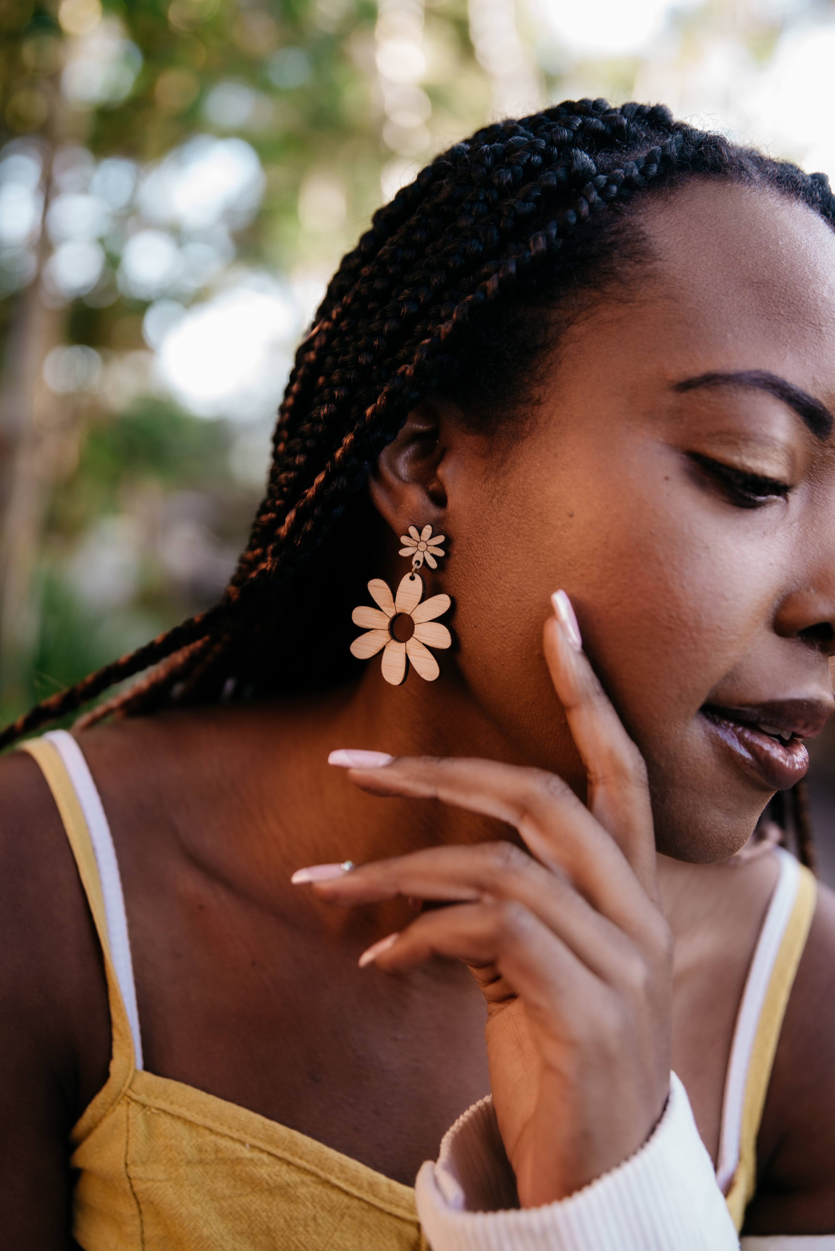 LARGE DAISY DROP EARRINGS | LEONA