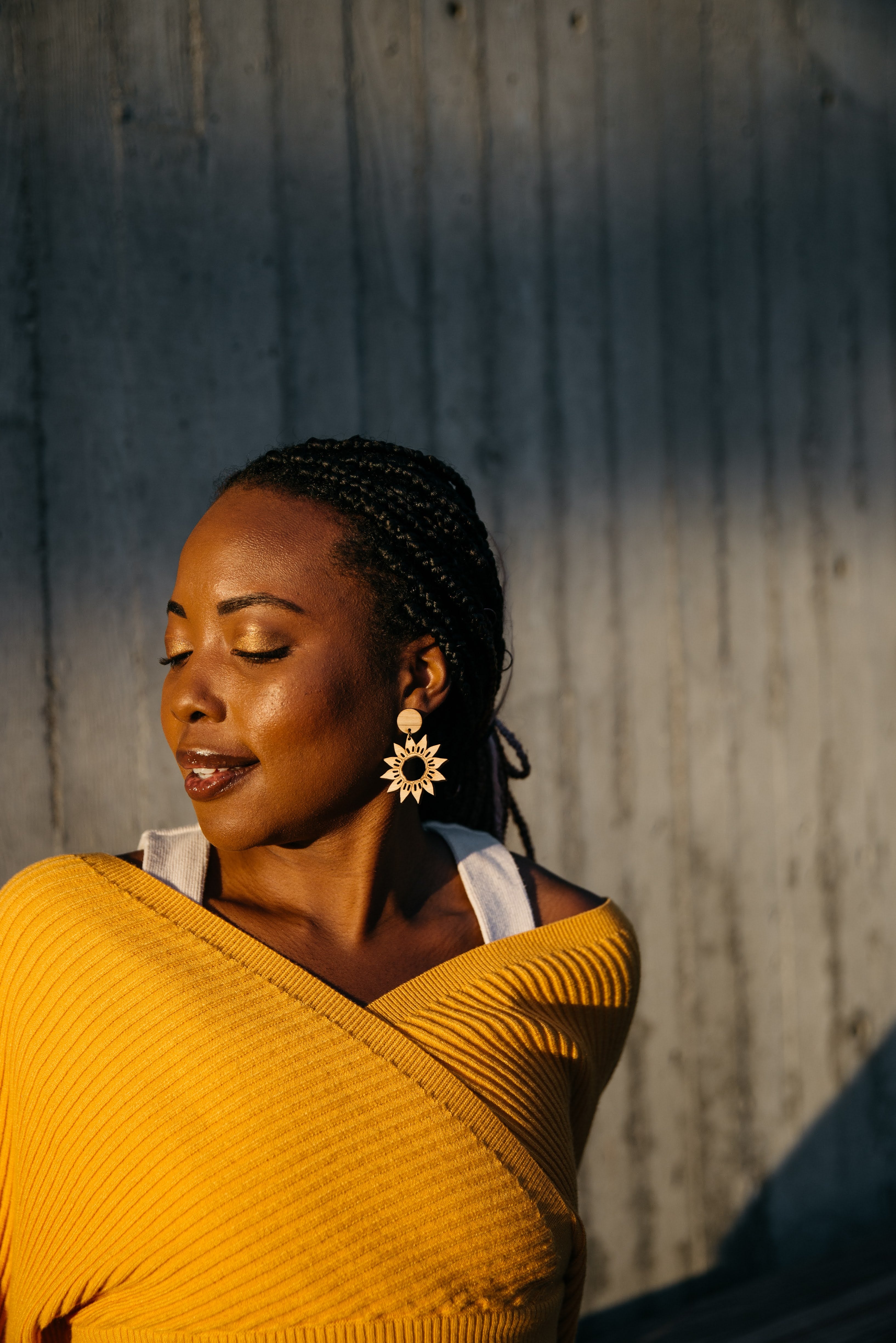 LARGE SUNFLOWER CUT-OUT DROP EARRINGS | LEANORE