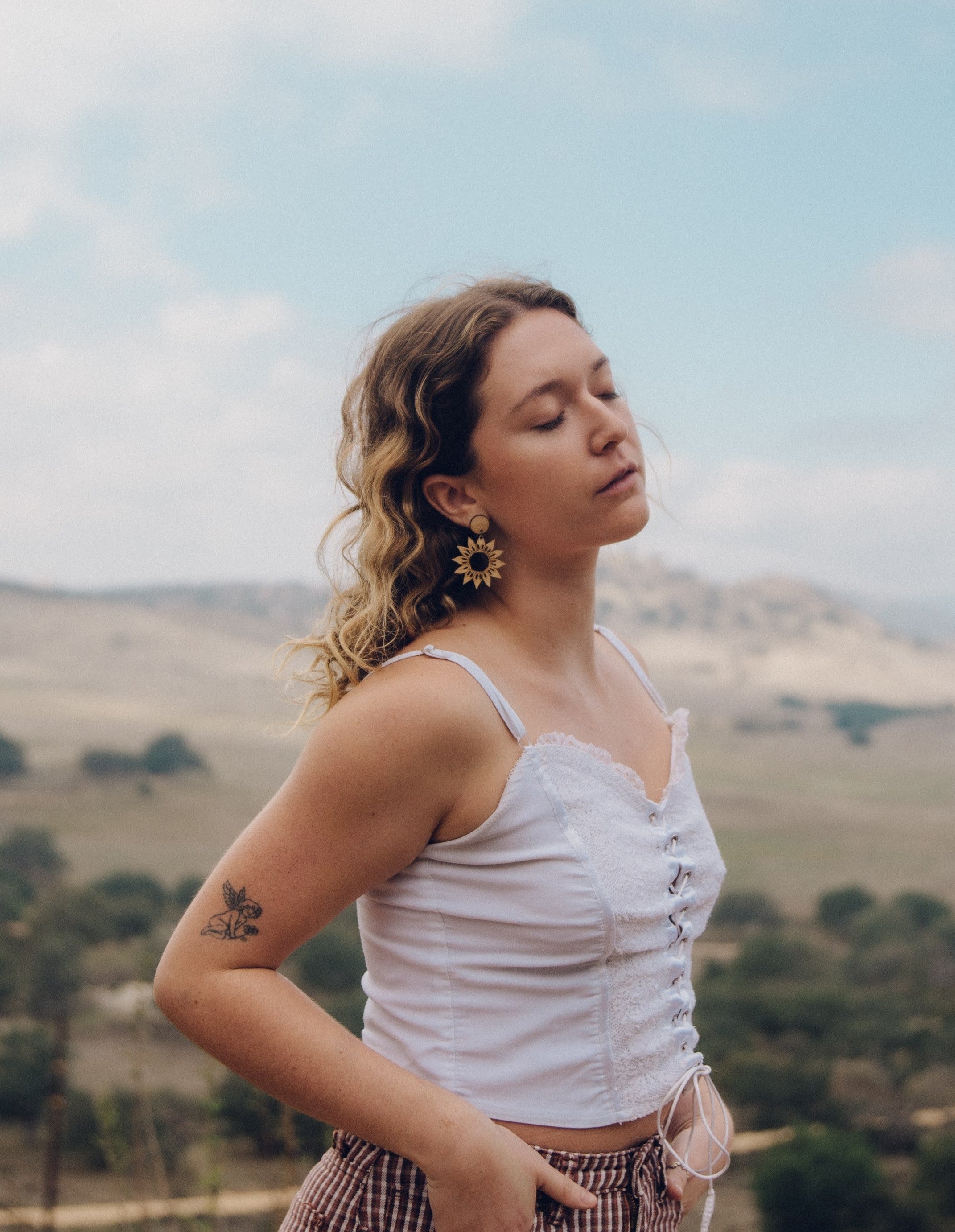 LARGE SUNFLOWER CUT-OUT DROP EARRINGS | LEANORE